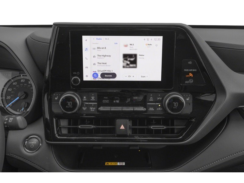 2024 Toyota Highlander Hybrid Hybrid XLE AWD Interior Shot 2