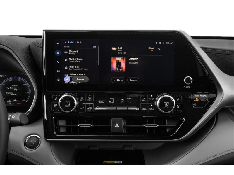 2026 Toyota Highlander Hybrid Hybrid Limited AWD Interior Shot 2