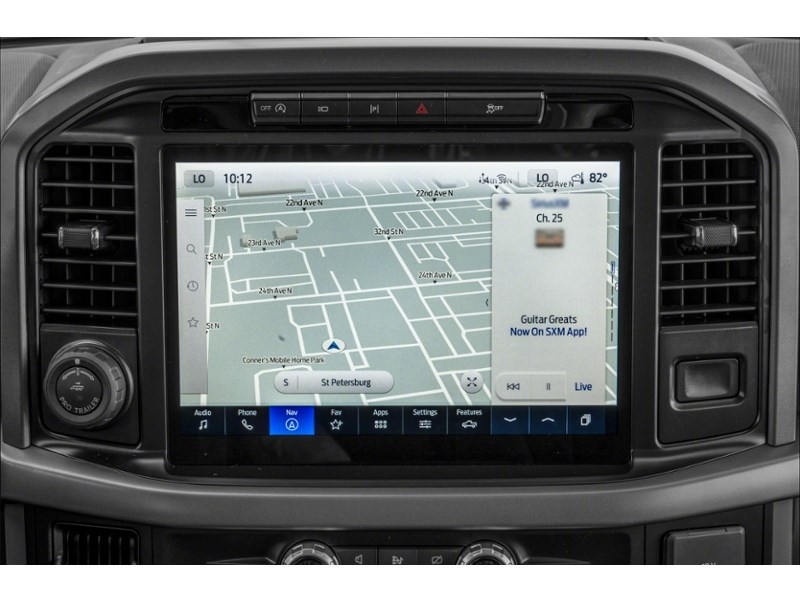 2025 Ford F-150 XLT 4WD SuperCrew 5.5' Box Interior Shot 8