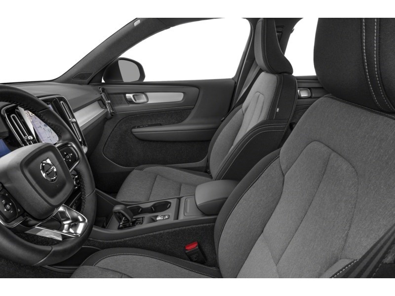 2025 Volvo XC40 B5 AWD Ultra Dark Theme Interior Shot 4