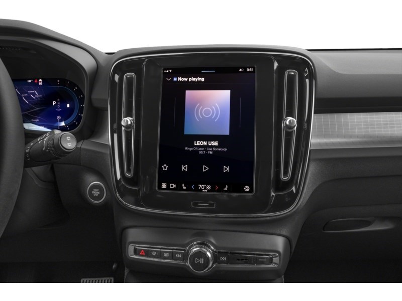 2025 Volvo XC40 B5 AWD Ultra Dark Theme Interior Shot 2