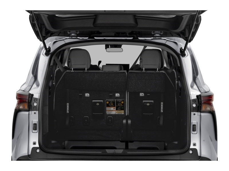 2026 Toyota Sienna LE 8-Passenger FWD Exterior Shot 4