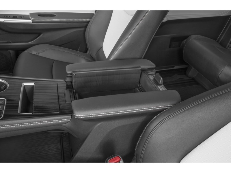 2026 Toyota Sienna XSE 7-Passenger AWD Interior Shot 7