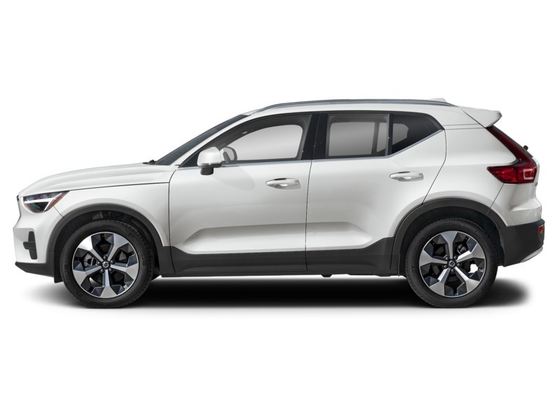 2025 Volvo XC40 B5 AWD Ultra Dark Theme