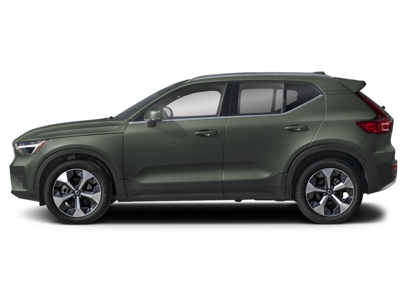2025 Volvo XC40 B5 AWD Ultra Dark Theme