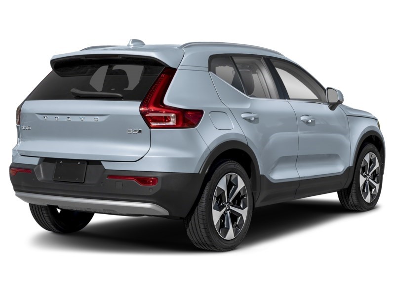 2025 Volvo XC40 B5 AWD Ultra Dark Theme